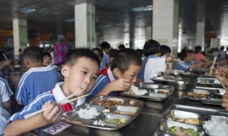 华东师大学生用餐后上吐下泻