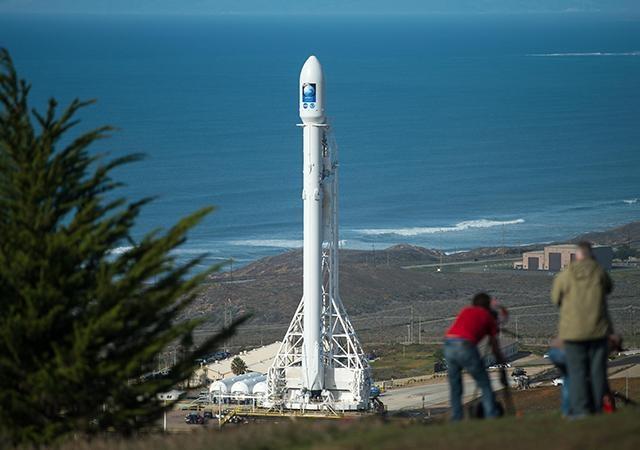 SpaceX引领太空探索新时代开启新纪元大门