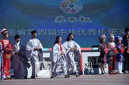 老师拿下世界冠军，却被学校说课难抢