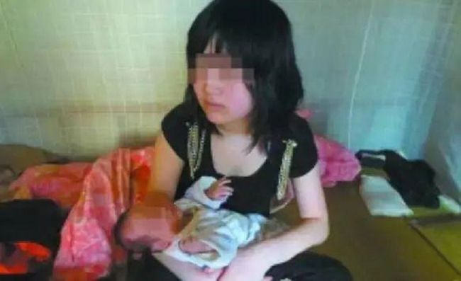 美国女教师强奸12岁男童怀孕获刑