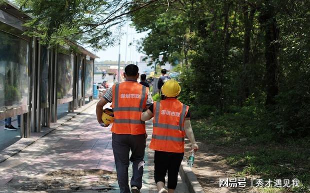 广州异乡打工人为节省开支住桥洞