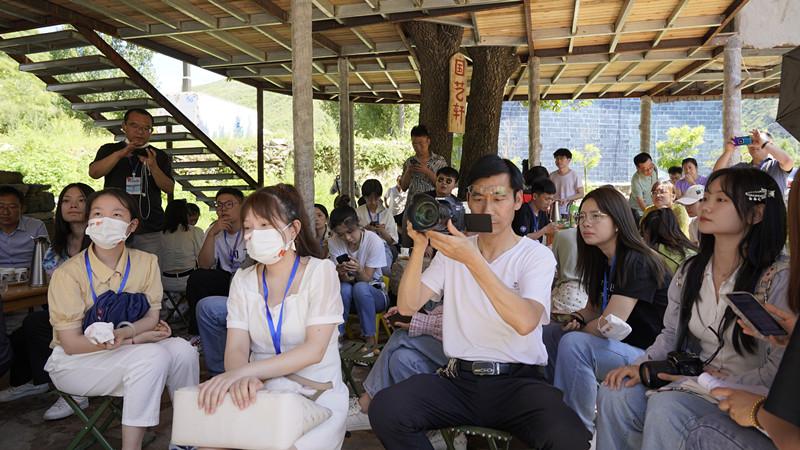 狼土泉村民委员会领导团队全新亮相，展望未来发展蓝图