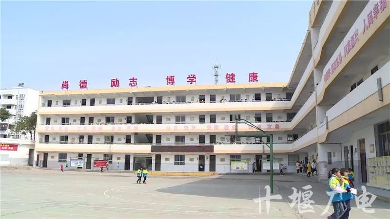 张湾区小学迈向教育现代化的新步伐项目